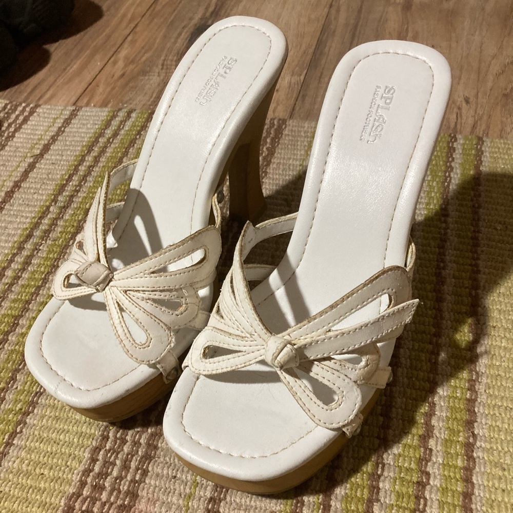 White/wooden bow strap heels